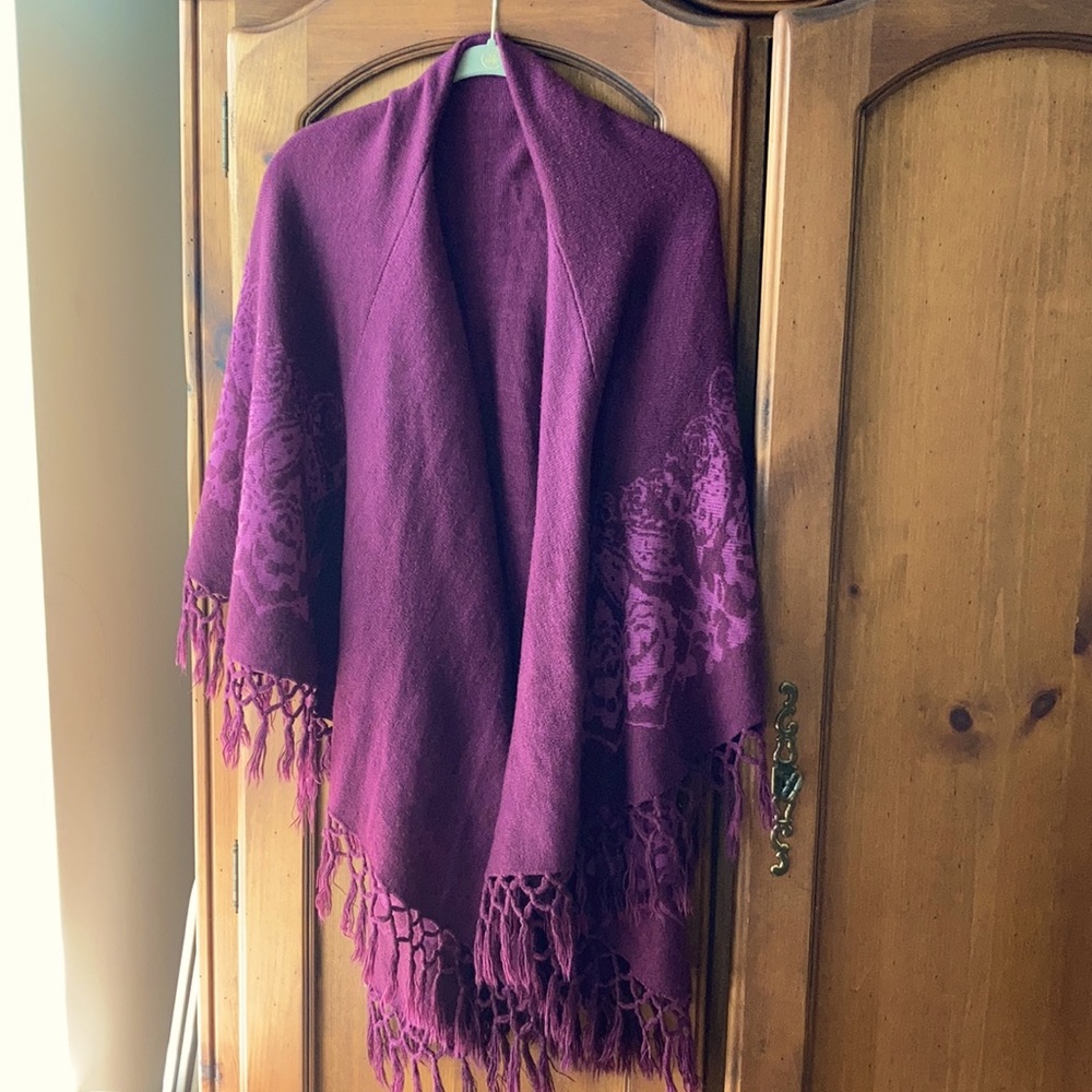 Shawl wrap burgundy/grape and mauve.